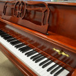 1999 Yamaha Queen Anne console piano - Upright - Console Pianos